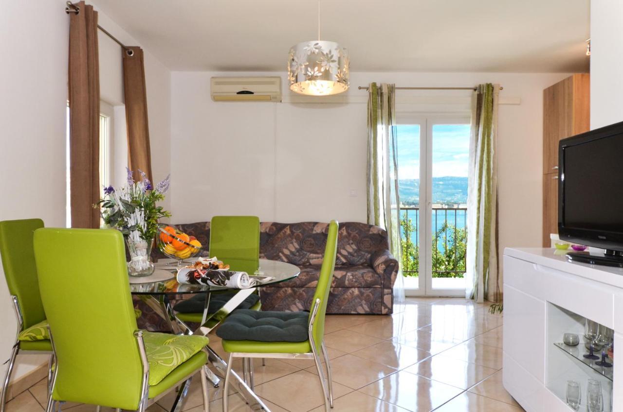 Apartment With A Sea View Terrace, Ciovo Near Trogir Zewnętrze zdjęcie